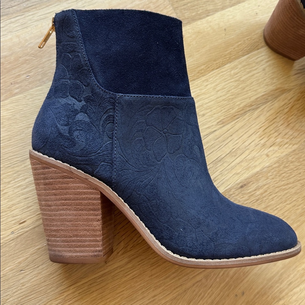 Anthropologie Navy Blue Ankle Boots Embossed Flower Suede Size 6 NWOB